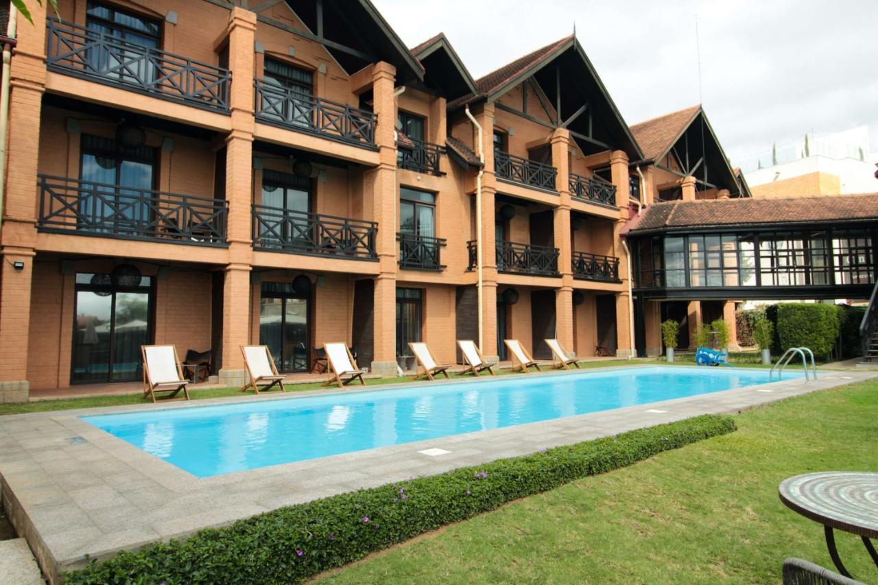 Radisson Hotel Tamboho Waterfront อันตานานารีโว ภายนอก รูปภาพ