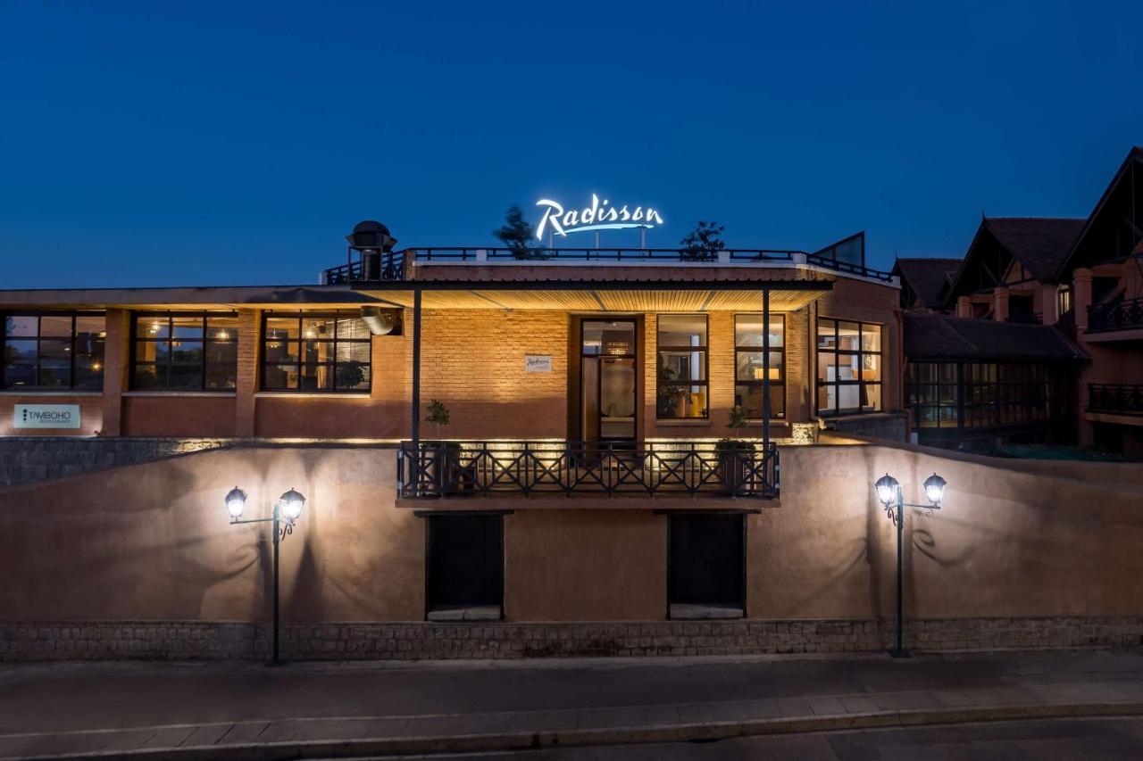 Radisson Hotel Tamboho Waterfront อันตานานารีโว ภายนอก รูปภาพ