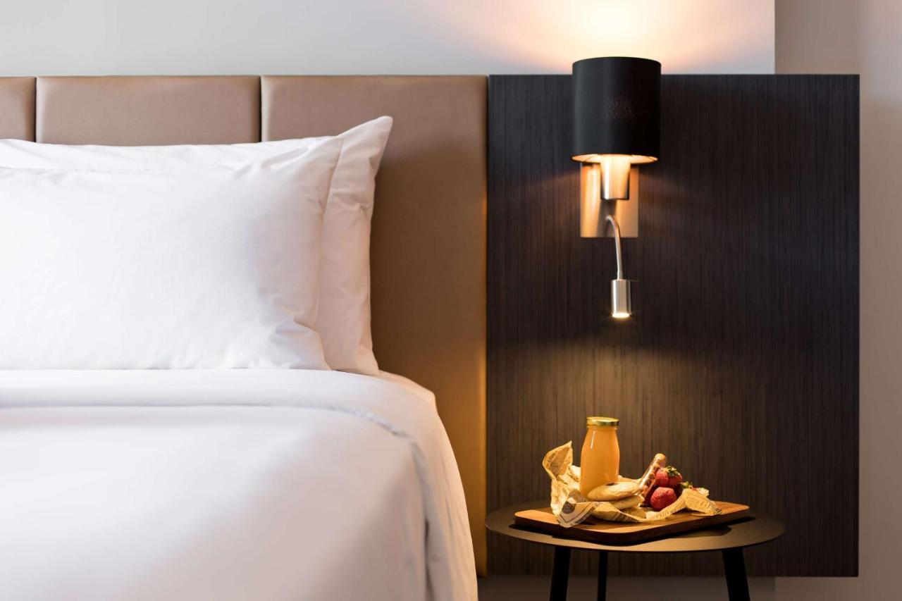 Radisson Hotel Tamboho Waterfront อันตานานารีโว ภายนอก รูปภาพ