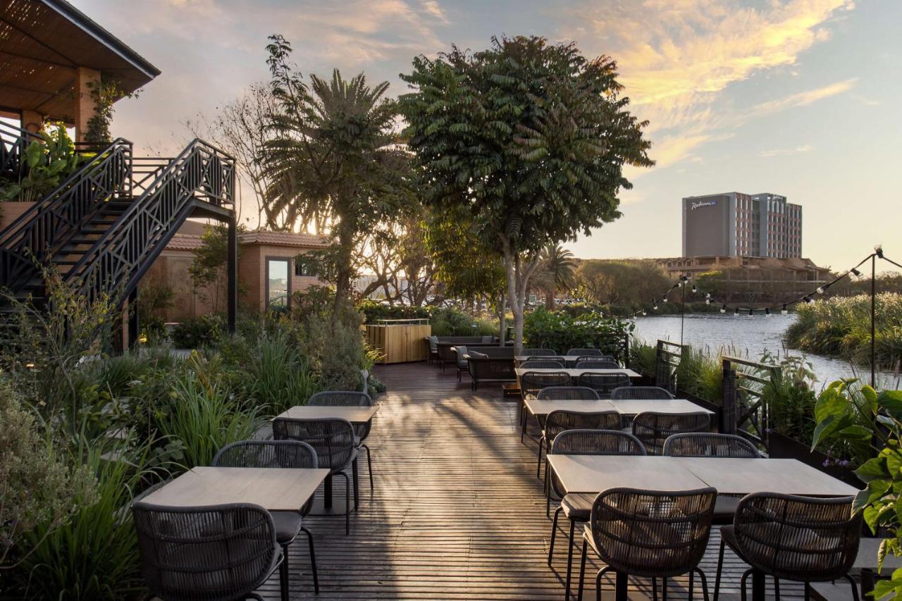 Radisson Hotel Tamboho Waterfront อันตานานารีโว ภายนอก รูปภาพ