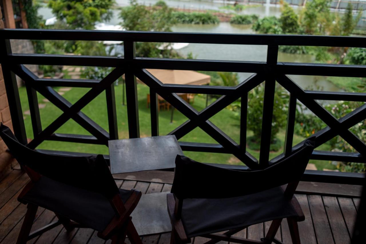 Radisson Hotel Tamboho Waterfront อันตานานารีโว ภายนอก รูปภาพ